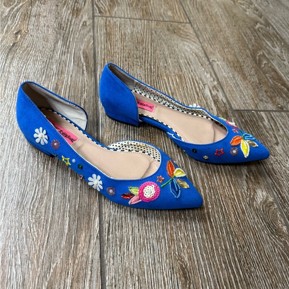 *Rare* Betsy Johnson Cypress Floral Embellished Women's Flats - Picture 2 of 7